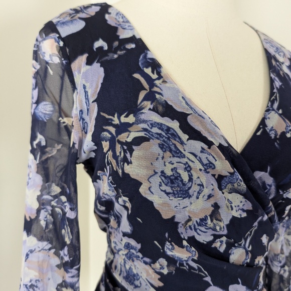 INC Long Sleeve Navy Top V-Neck Plunge Neckline Floral Mesh Lined Fitted - Picture 7 of 10